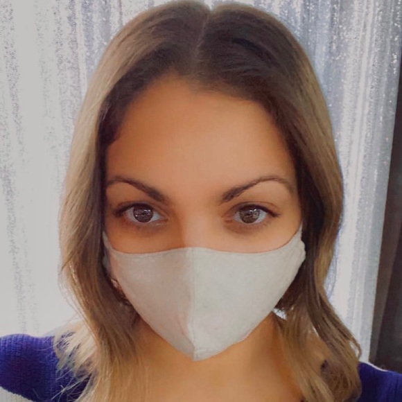 Meet your Posher, Queen - Picture 2 of 2